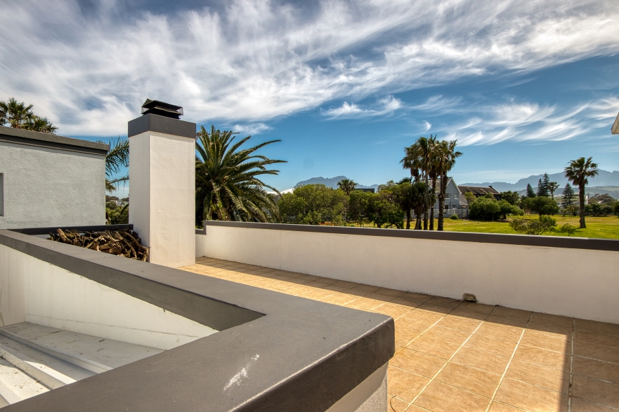 To Let 6 Bedroom Property for Rent in Greenways Golf Estate Western Cape